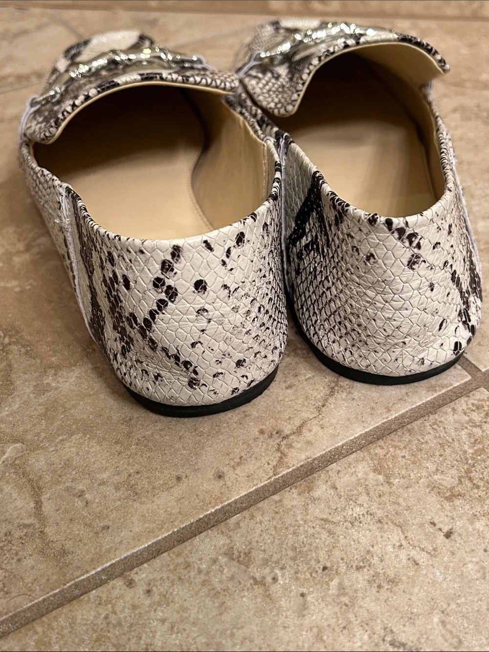 Vince Camuto Cream Leather Snake Print Loafers NWOT Sz 9 - Picture 5 of 7